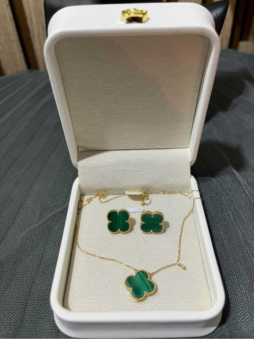 18k Necklace and Earrings Set with Malachite